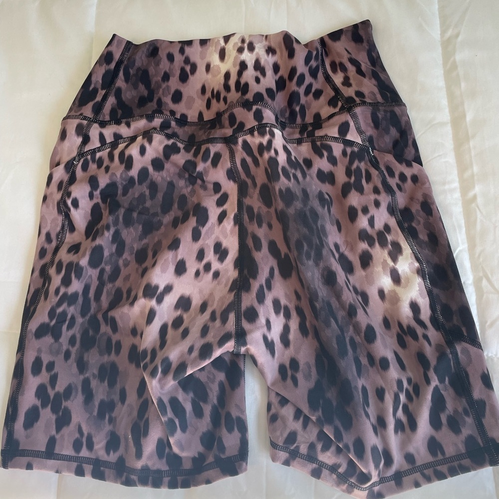 Fabletics oasis pure Luxe high waisted 6” short. animal print Large